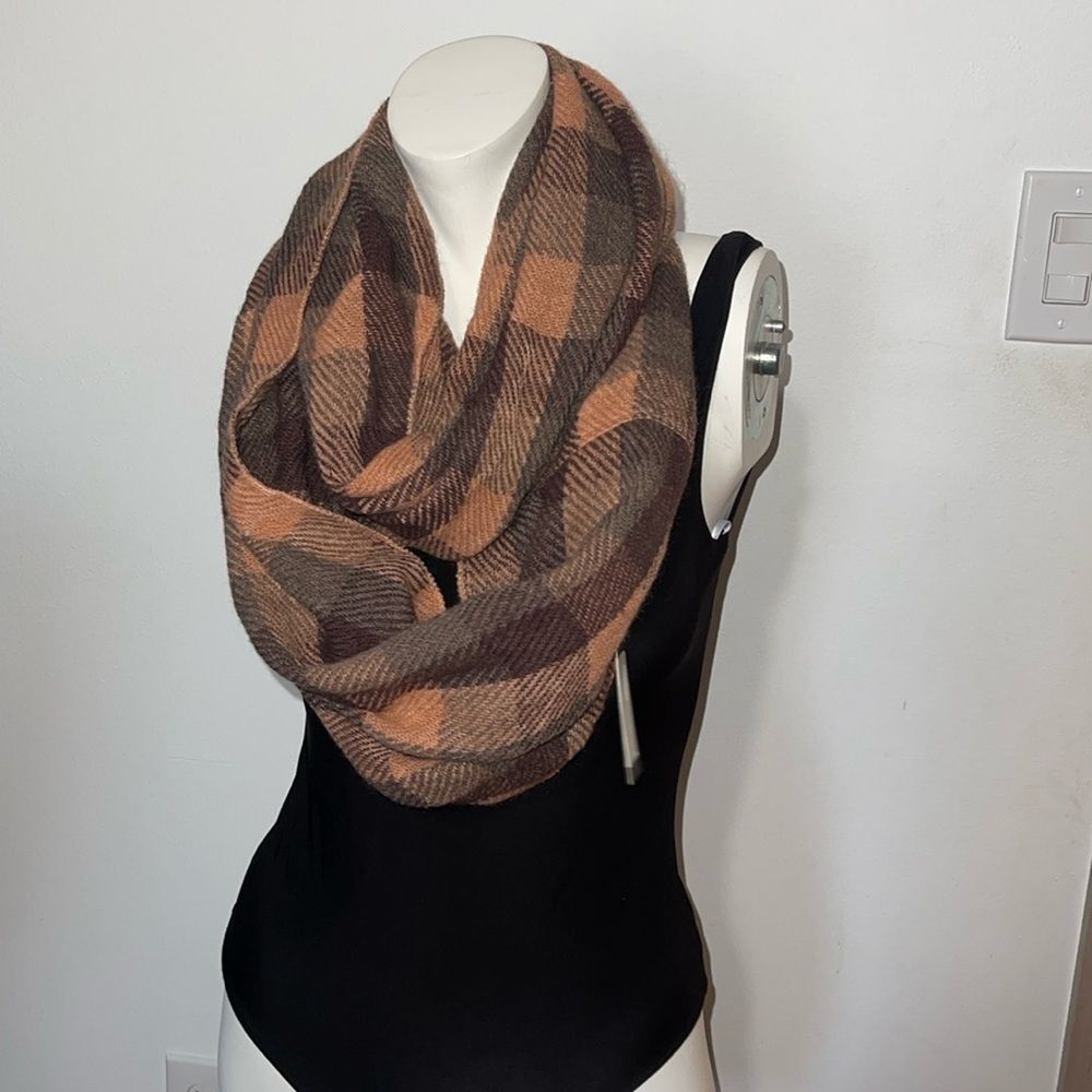 NWT Pretty Persuasions Soft Classic Pink Checkered Plaid Infinity Loop Scarf